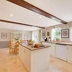 4 Bed In Scarborough Oc-sa870