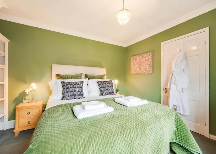 4 Bed In Scarborough Oc-sa870 * Scalby (North Yorkshire)