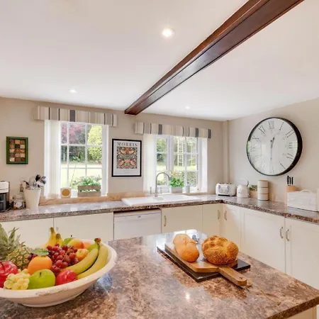 4 Bed In Scarborough Oc-sa870 * Scalby